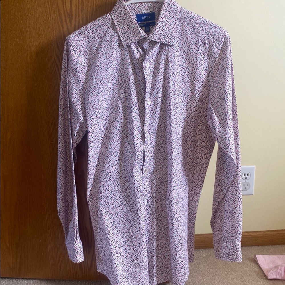 APT. 9 Men's White and Red Patterned Shirt